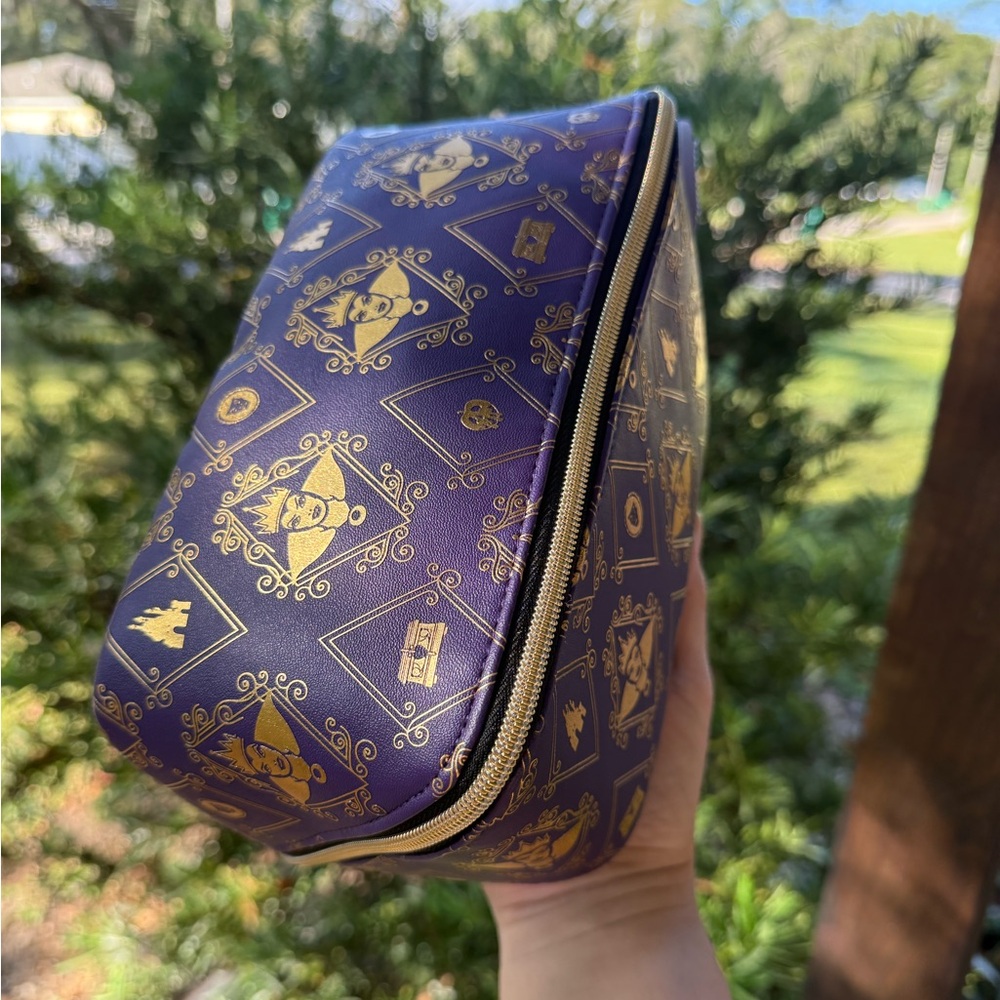 Disney Villains Evil Queen Cosmetic Bag from Bath & Body Works 🆕 - Picture 8 of 8
